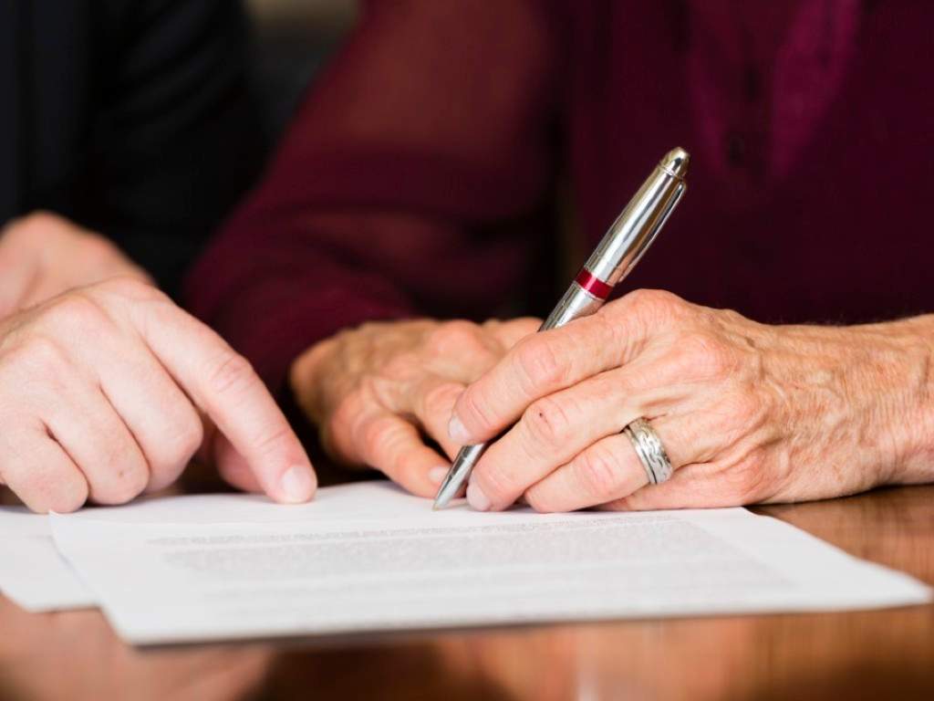 What Is the Difference Between a Will and a Trust in Colorado? | Call 719-520-1474